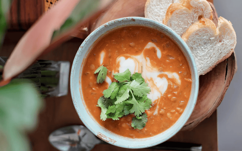 Sopa de Lentilha Vermelha com Limão e Coentro